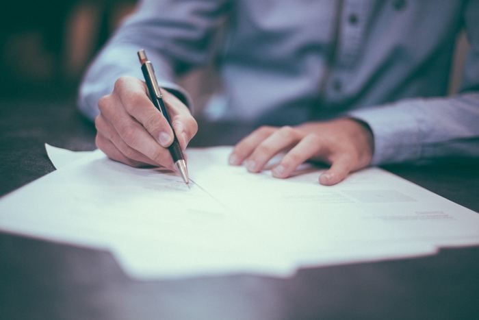 会社を辞める決断をするために|辞めたくなる理由と辞めるタイミング